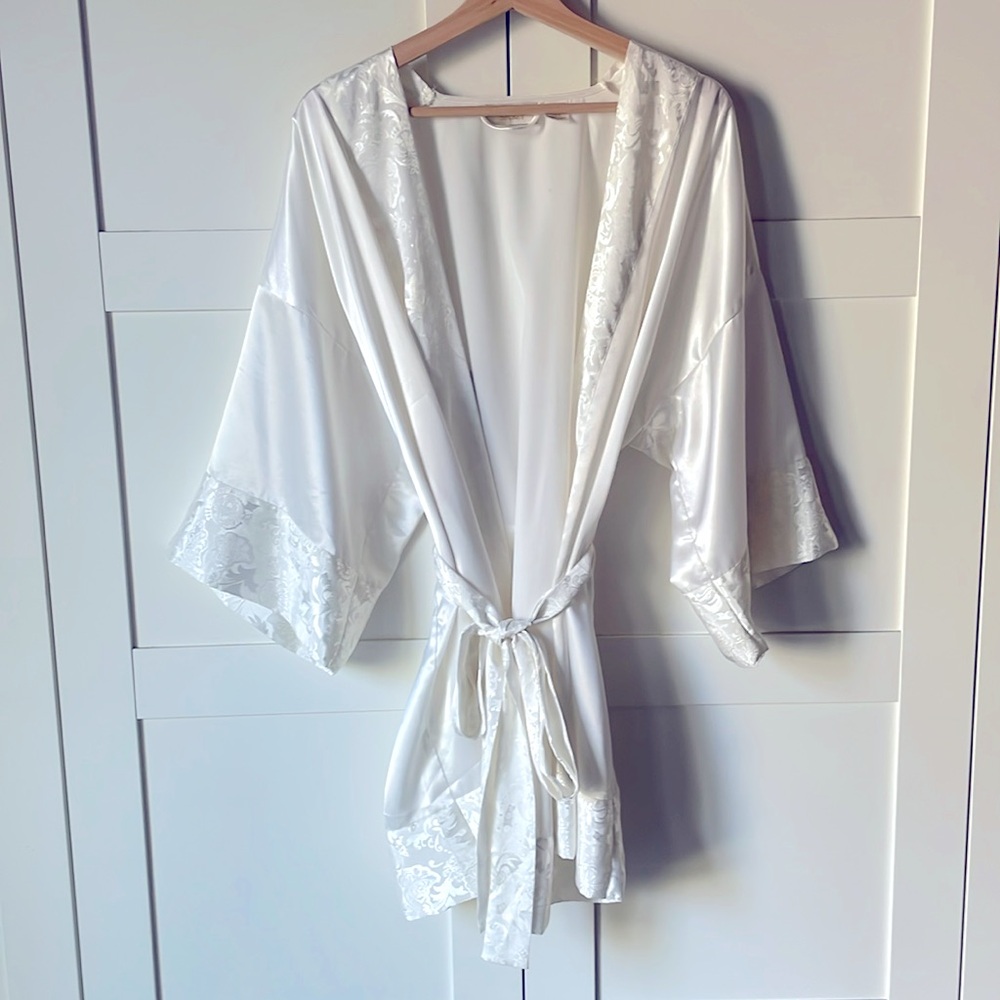 Victoria’s Secret Gold Label Silky Damask Ivory White Robe OS